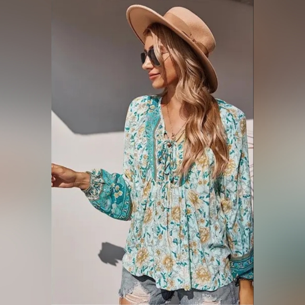 MISS SPARKLING Peasant Top